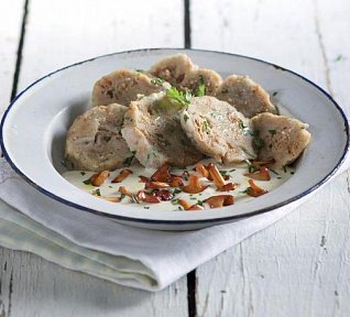 Lišky na smetaně s knedlíkem