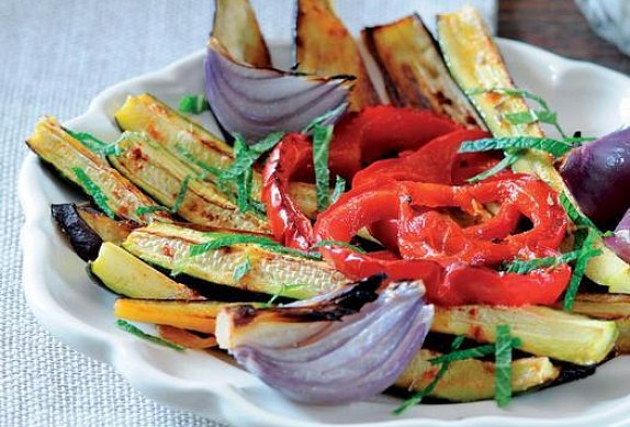 Salát z grilované zeleniny
