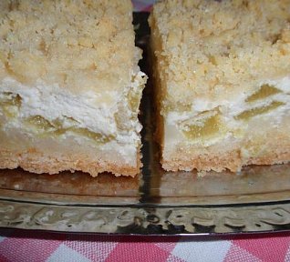 Drobenkový koláč s tvarohovou rebarborou