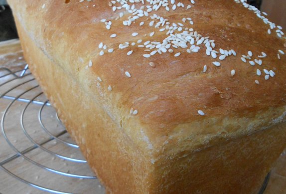 Jemný toastový chléb s kurkumou