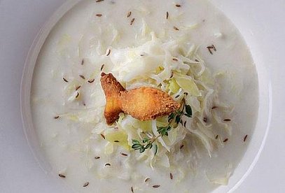 Polévka zelňačka s bramborovými rybkami