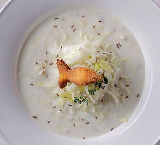 Polévka zelňačka s bramborovými rybkami