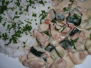 Masové nudličky s cuketovo-nivovou omáčkou