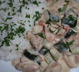 Masové nudličky s cuketovo-nivovou omáčkou