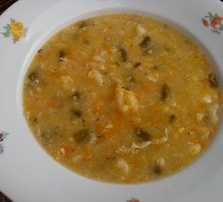 Květáková polévka s česnekovými výhonky