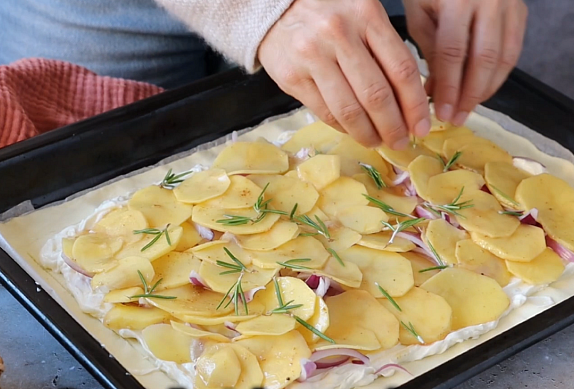 Bramborový koláč s rozmarýnem