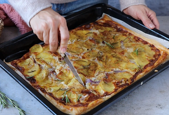 Bramborový koláč s rozmarýnem