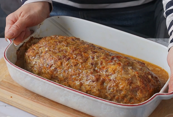 Krůtí sekaná se sýrem, mrkví a cuketou