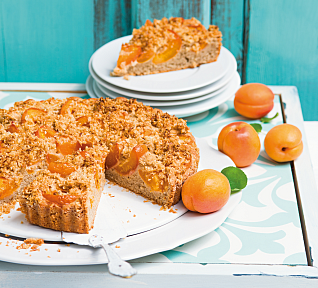 Meruňkový koláč s kokosovou drobenkou