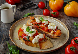 Rajčatová bruschetta s mozzarellou