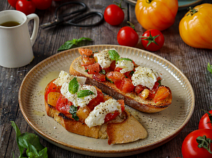 Rajčatová bruschetta s mozzarellou