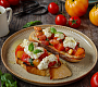 Rajčatová bruschetta s mozzarellou