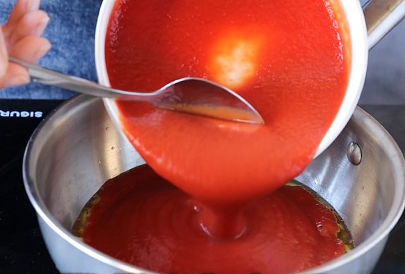 Cuketové kuličky v rajčatové omáčce