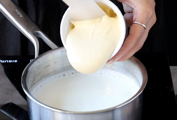 Krupicový dezert se švestkovým rozvarem