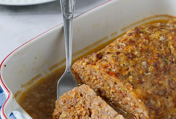 Krůtí sekaná se sýrem, mrkví a cuketou