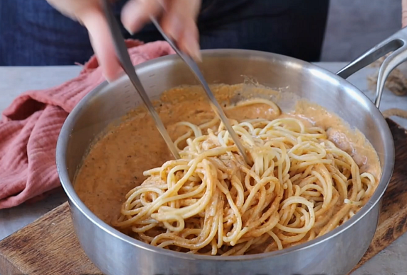 Těstoviny s omáčkou z pečené zeleniny