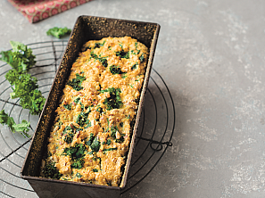 Nákyp z quinoy s kadeřávkem a semínky