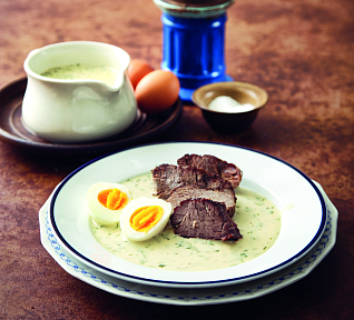 Koprová omáčka s hovězím masem