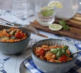 Gyros rýže s kuřecím masem a zeleninou