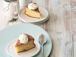 Třená buchta s jogurtem