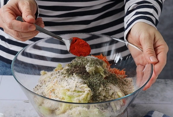 Krůtí sekaná se sýrem, mrkví a cuketou