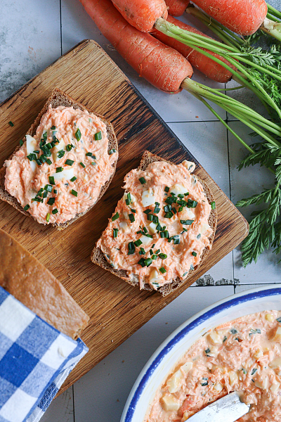 Mrkvová pomazánka s vejci a tvarohem