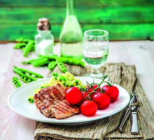 Kotlety s rajčaty a bramborami