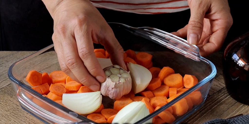 Polévka z pečené mrkve a červené čočky