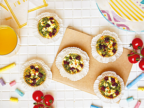 Muffiny se špenátem, fetou a sušenými rajčaty